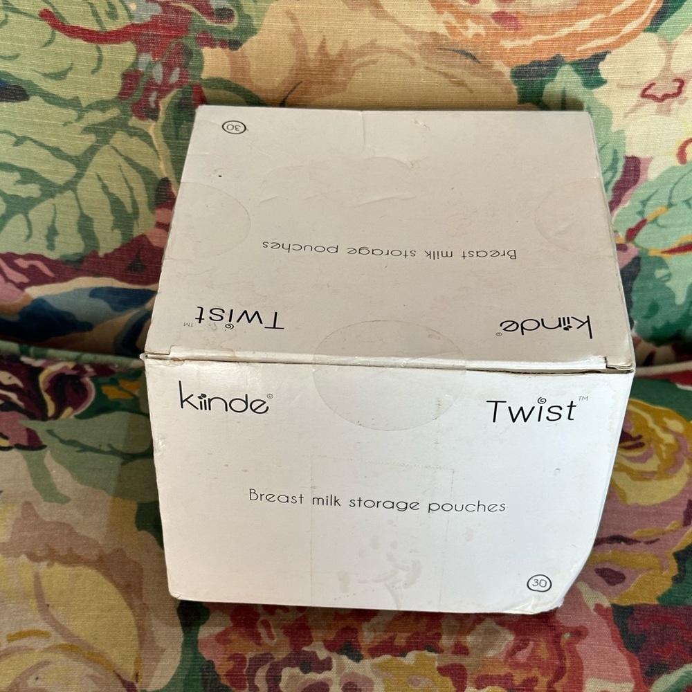 (1) Kiinde Twist Breast Milk Storage Pouches Bags Box of 30 New, Open box
